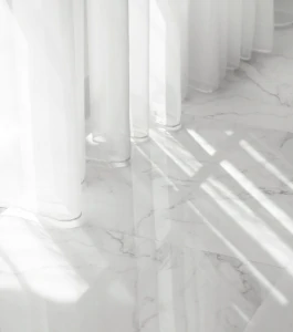 So reinigen Sie Marmoroberflächen