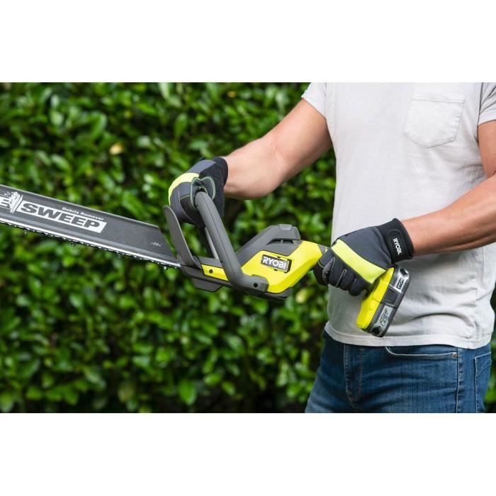 RYOBI ONE+ 18V LINE Akku-Heckenschere — Inline-Design — 55 cm lange Klingen — 24 mm Radstand — 1 18-V-4,0-Ah-Akku und 1 Batterieladegerät