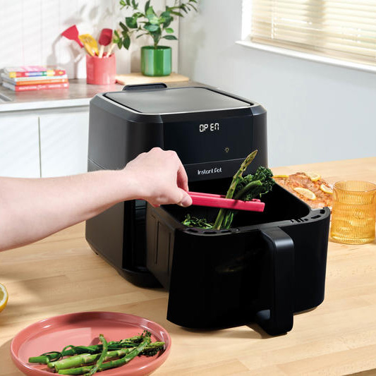 Friggitrice ad aria multiuso Instant Vortex Clearcook 5 litri nera