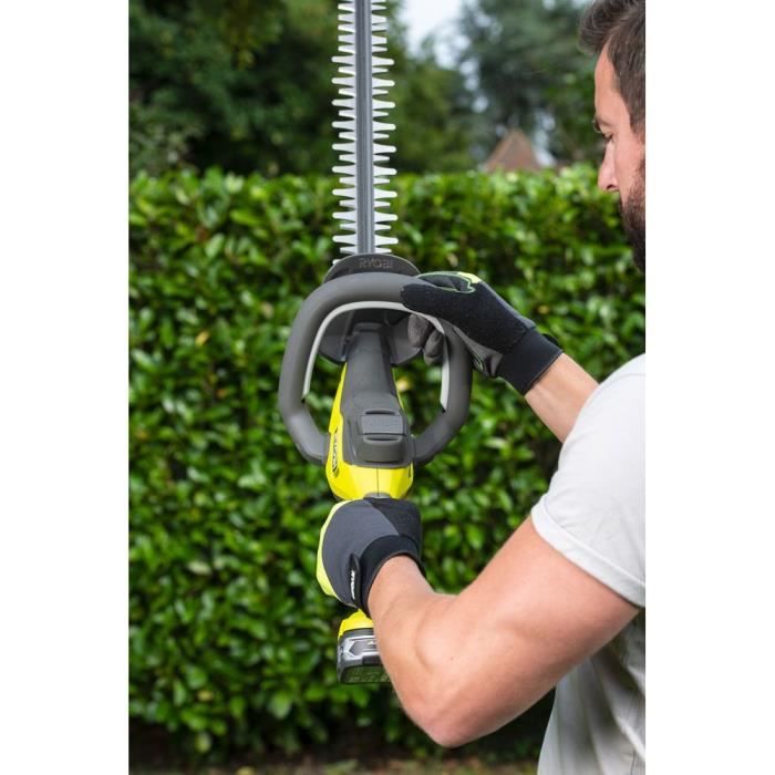 RYOBI ONE+ 18V LINE Akku-Heckenschere — Inline-Design — 55 cm lange Klingen — 24 mm Radstand — 1 18-V-4,0-Ah-Akku und 1 Batterieladegerät