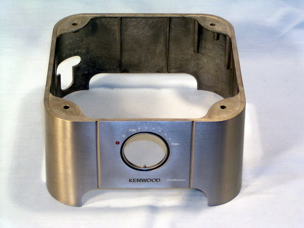 GEHÄUSE AUS GEBÜRSTETEM SILBER