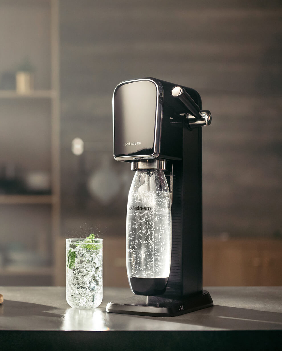 Sodastream Art schwarzer Karbonator mit Flasche