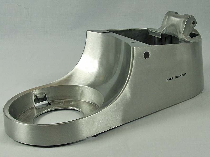 CHEF STANDFUSS AUS GEBÜRSTETEM SILBER KM013