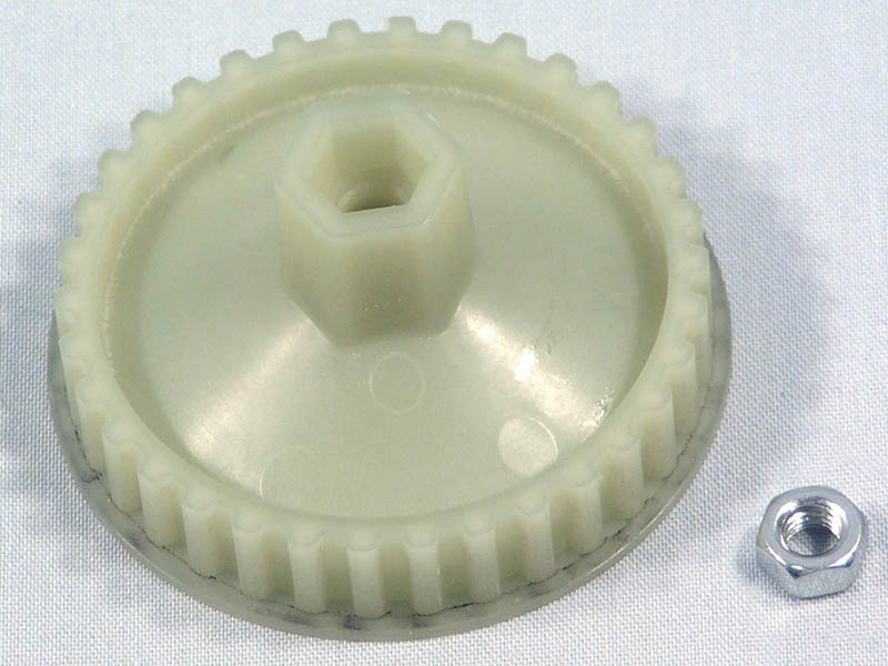 GROSSE RIEMENSCHEIBE UND M6-MUTTER