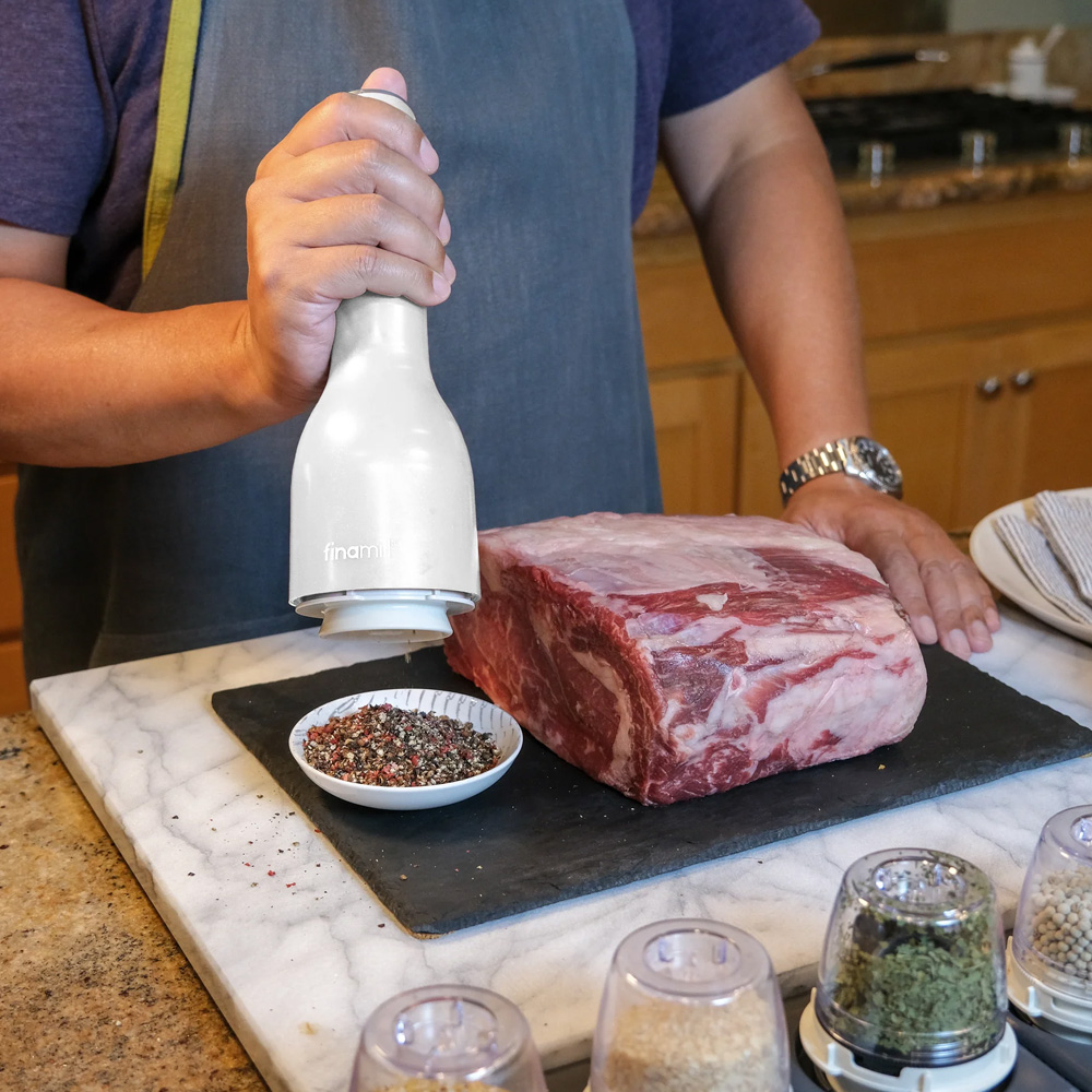 Finamill weiße batteriebetriebene elektrische Gewürzmühle mit 2 Behältern