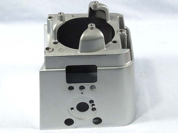 KAROSSERIEERDUNGSLOCH