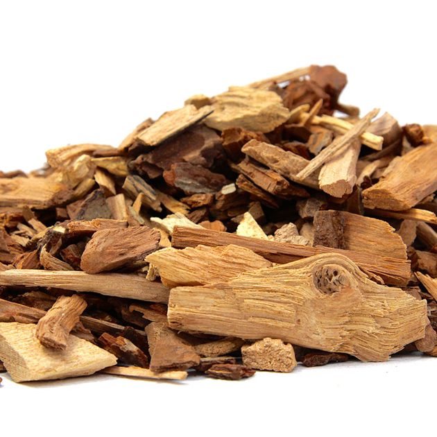 Hickory Smoking Wood Chips - Big Green Egg